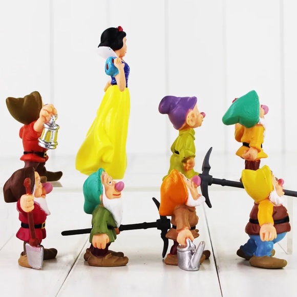 ✨✨Disney’s Animator’s Snow White & 7 Dwarfs Set✨✨ - Picture 3 of 5